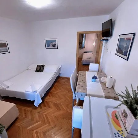 Pensionat Apartments&rooms By The Sea Tucepi, Makarska - 6058 Tučepi