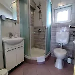 Apartments And Rooms By The Sea Tucepi, Makarska - 6058 Guest house