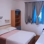 Apartments And Rooms By The Sea Tucepi, Makarska - 6058 Guest house 3*