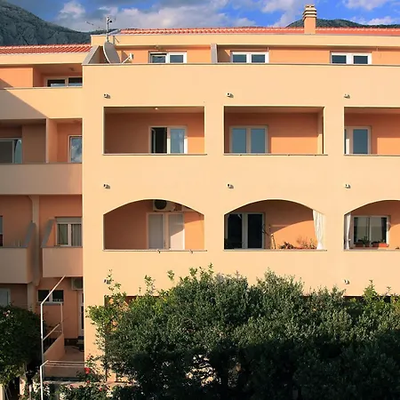 Guest house Apartments And Rooms By The Sea Tucepi, Makarska - 6058 3*