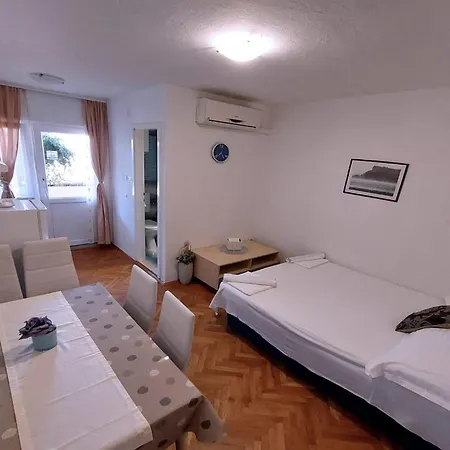 Guest house Apartments And Rooms By The Sea Tucepi, Makarska - 6058 Tucepi