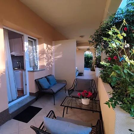 Guest house Apartments And Rooms By The Sea Tucepi, Makarska - 6058 Tucepi